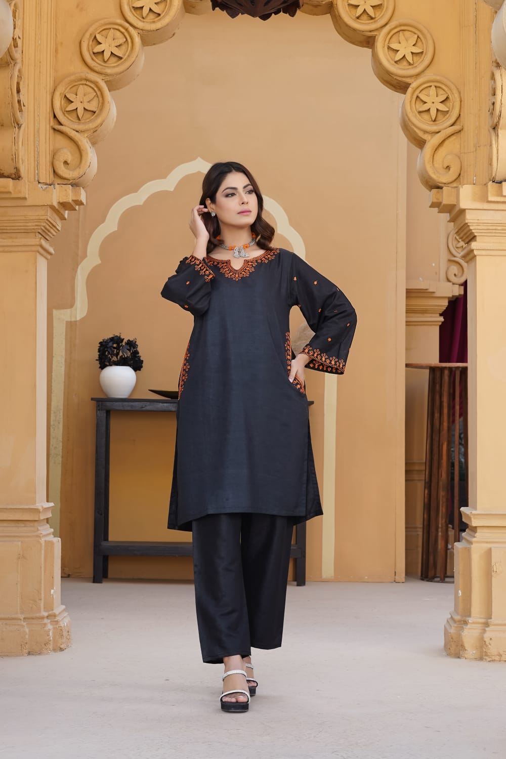 AFREEN POCKET EMB